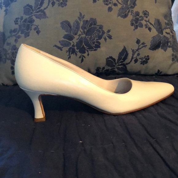 White leather 2” heels. Size 7M. - Picture 2 of 6